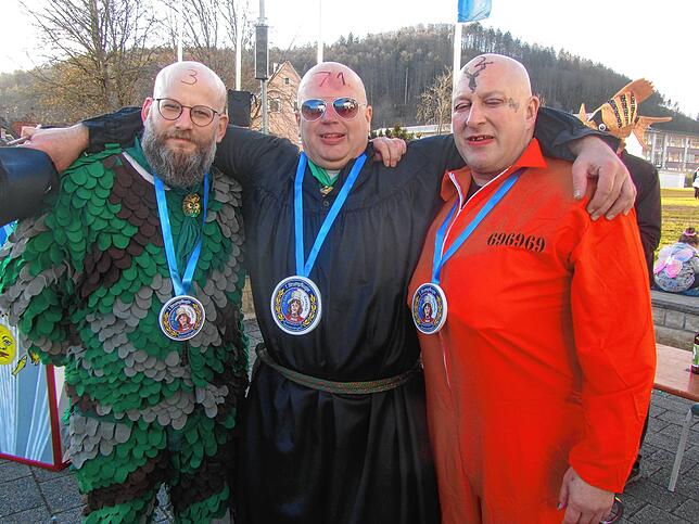 Der Immendinger Glatzkopfkönig 2024 ist Mathias Münzer(Mitte). Rang zwei belegt Oliver Kessing (rechts), Rang drei Pascal Dury (links).