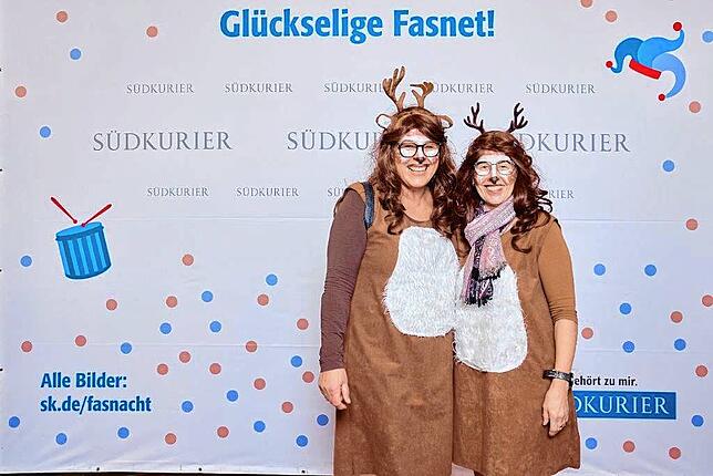 Bild 2: Gute Laune vor der SÜDKURIER-VIP-Wand bei der Fernsehfasnacht