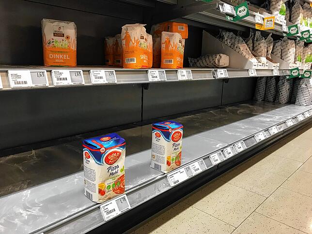Leer gekauft ist das Mehl-Regal im Rewe-Markt in Waldshut.