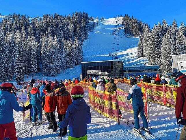 Am Lift und auf der Piste sind FFP-2-Masken vorgeschrieben.
