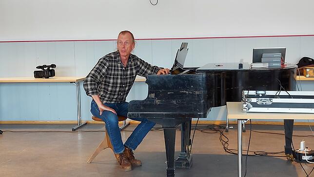 Der Arrangeur, Komponist und Jazz-Pianist Wolfgang Klockewitz schrieb die Musik zu „Fidelis – Das Musical“. Bei den ...
