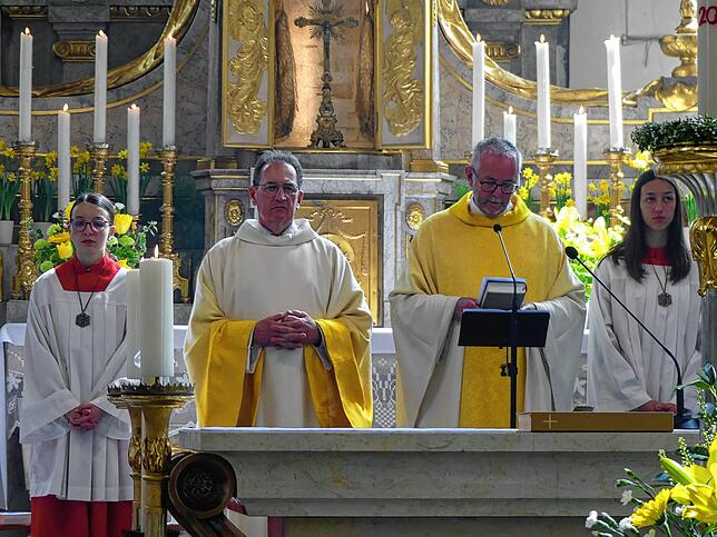 In der katholischen Liebfrauenkirche Waldshut feierten Pfarrer Ulrich Sickinger und Diakon Markus Schmitt den Ostergottesdienst.