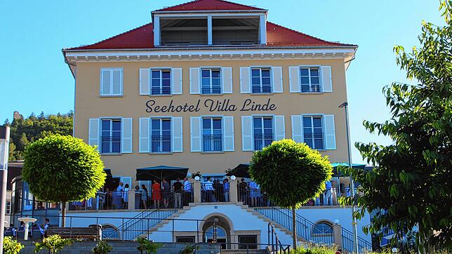 Das nun ausgezeichnete Restaurant S&lsquo;Äpfle gehört zum Seehotel Villa Linde &ndash; hier ein Bild von der Eröffnung.