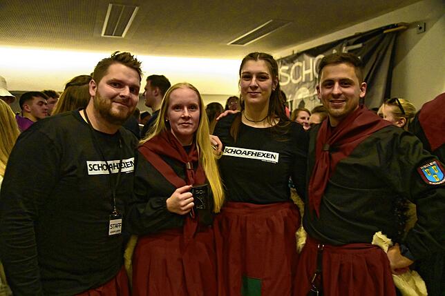 Bild 5: Schoaf-Hexen feiern wilde Partynacht