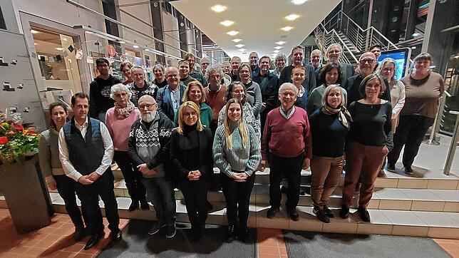 Sie kandidieren in den sechs Wahlkreisen für den Schwarzwald-Baar-Kreistag (erste Reihe von links): Maren Ott, Andreas Olivier, Alfred ...