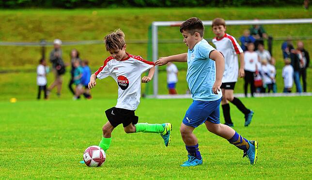 Bild 21: Beim großen Fußballturnier der Radolfzeller Grundschüler zeigen die Nachwuchskicker ihr Talent