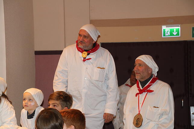 Bild 29: Preiskleppern im Scheffelhof: Die Jury des Turnvereins hat die neuen königlichen Hoheiten am Hemdglonker gekürt (Teil 2)