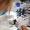 Die Masken-Produktion bei der Maryan Beachwear in Murg erfolgt unter großen hygienischen Standards.