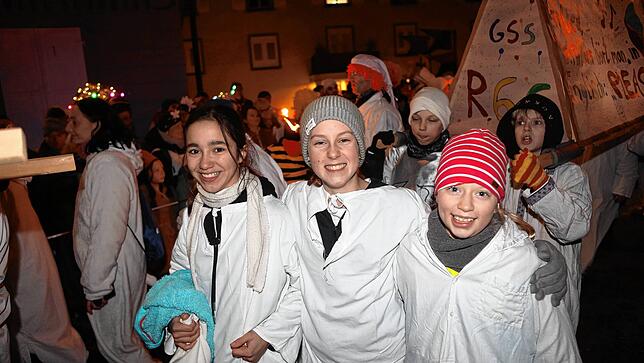 Bild 4: Schmotziger Dunschtig: Ho Narro! Im Schlafgewand geht&lsquo;s durch die Altstadt