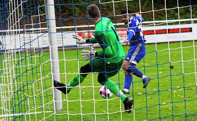 Bild 14: Favorit SV BW Murg siegt im Dauerregen gegen den SV Nöggenschwiel mit 3:1 &ndash; und wir haben die Bilder!
