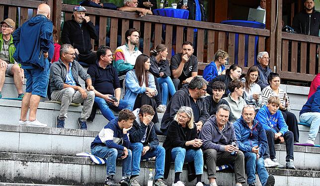 Bild 8: Die besten Bilder vom knackigen 8:0 des SC Markdorf bei den Spfr Owingen-Billafingen