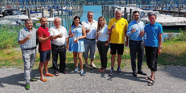 Reichenauer Vereine laden Anfang August wieder zum Wein- und Fischerfest ein (von links): Karl Wehrle, Julius Nechwatal vom Sportverein, ...