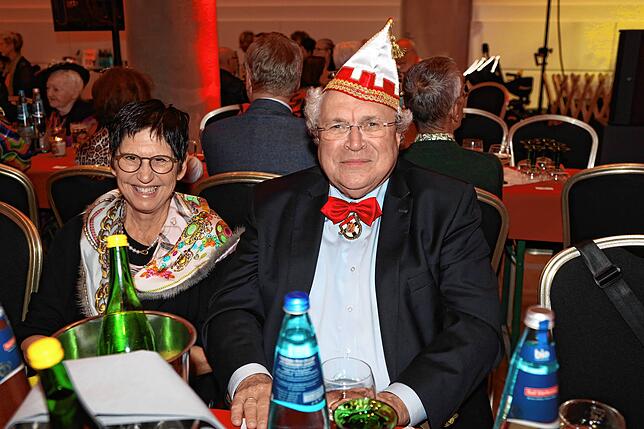 Bild 19: Viele bekannte Gesichter bei der Niederburg! Sie waren beim Fasnachtsauftakt dabei