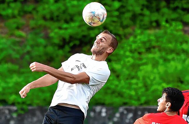 Neuer Club: Patrick Keller kam vom TuS Efringen-Kirchen und steht nun in der Abwehr der SG FC Wehr/Brennet seinen Mann.