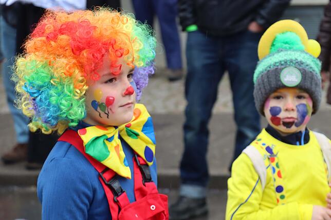Bild 9: Großer Festumzug in Möggingen: Tausende besuchen das Seenarrentreffen trotz Regen!