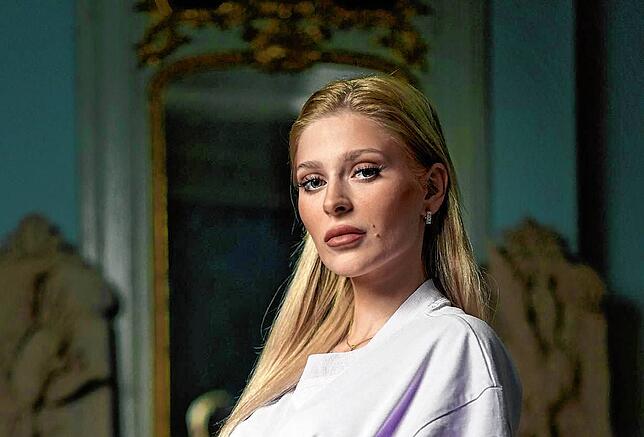 In Staffel drei von „Die Verräter“ am Start: Schlagersängerin Marie Reim.