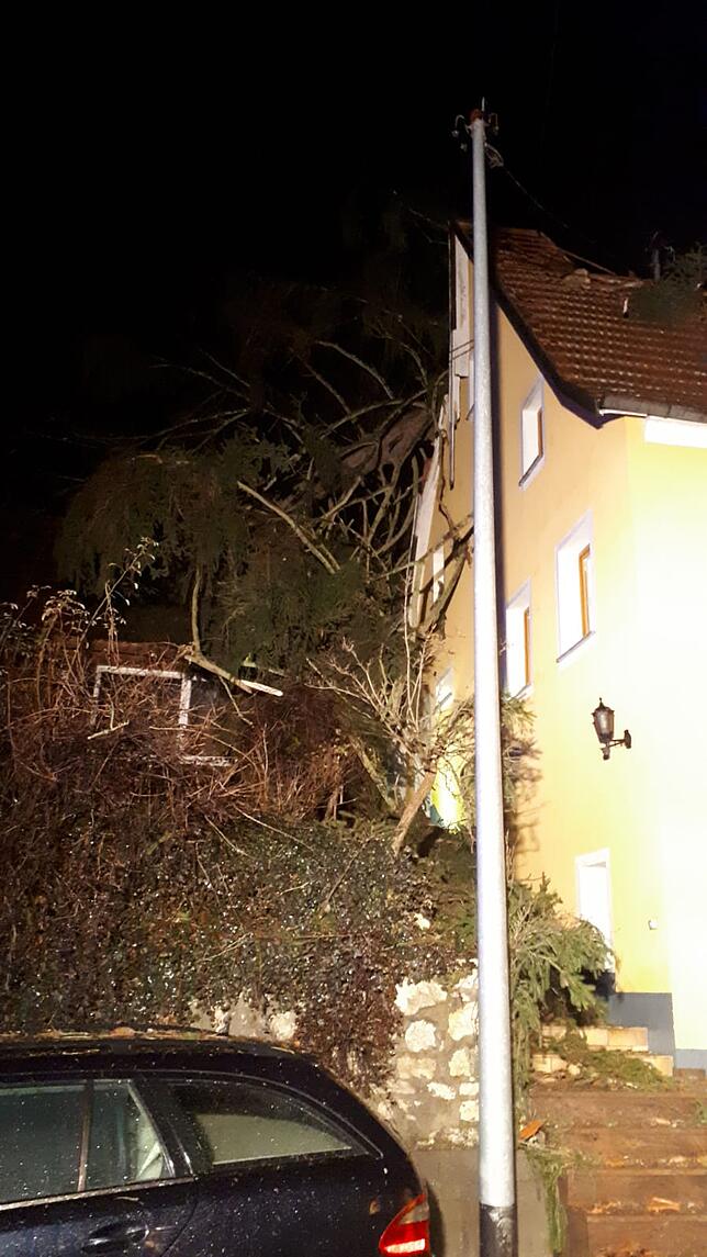Der Schaden soll sich ersten Schätzungen zufolge auf 60.000 Euro belaufen.