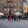 Belebt, aber keineswegs überfüllt: Konstanz verbringt einen ungewöhnlich ruhigen Samstag, wie der Blick auf die Marktstätte zeigt.