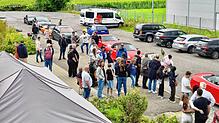 Bei der ersten Sportwagen-Charity der Caritas Singen-Hegau nehmen Sportwagenhalter Menschen mit Behinderung auf Ausfahrten durch den ...