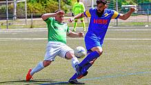 Qendrim Krasniqi (rechts) und die SpVgg F.A.L. gewannen zu Zehnt beim FC Furtwangen (Markus Ringwald) und nehmen als Tabellenzweiter an ...