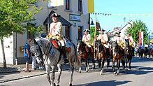 Ein prächtiges Bild geben die Hohenzollern-Kürassiere aus Sigmaringen hoch zu Ross ab. Insgesamt ziehen beim Eulogiusritt am Sonntag 62 ...