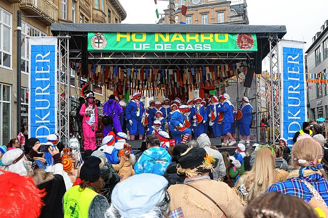 Bild 12: Die Konstanzer Fasnacht außer Rand und Band! Hästräger feiern auf der Marktstätte – die schönsten Bilder!