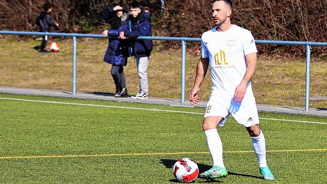 Nedzad Plavci von Südstern Singen im Testspiel gegen Anadolu Radolfzell.