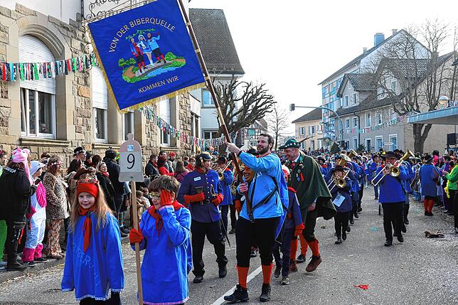 Beim Umzug der Narrentage zogen 5000 Narren vor rund 20.000 Besuchern durch Gottmadingens Straßen.