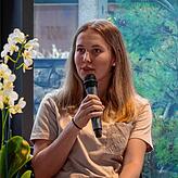 Alina Benkler (18 Jahre), absolviert eine Ausbildung zur Landwirtin.
