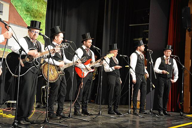 Bild 9: Beste Laune beim Narrenzunftball in Bad Dürrheim