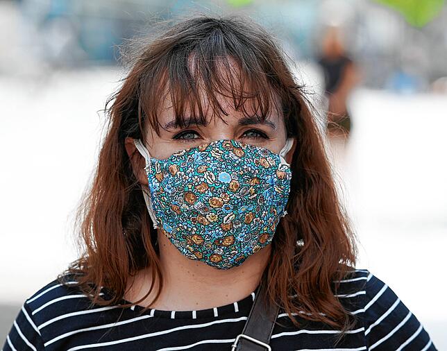 Bild 10: Maskenparade aus Friedrichshafen: Wir zeigen Häfler mit ihrem Mund- und Nasenschutz. Eine Portraitserie