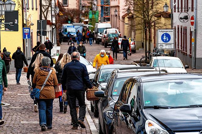 Erster Einkaufssamstag im März in Villingen nach der Lockerung des Corona Shutdowns.