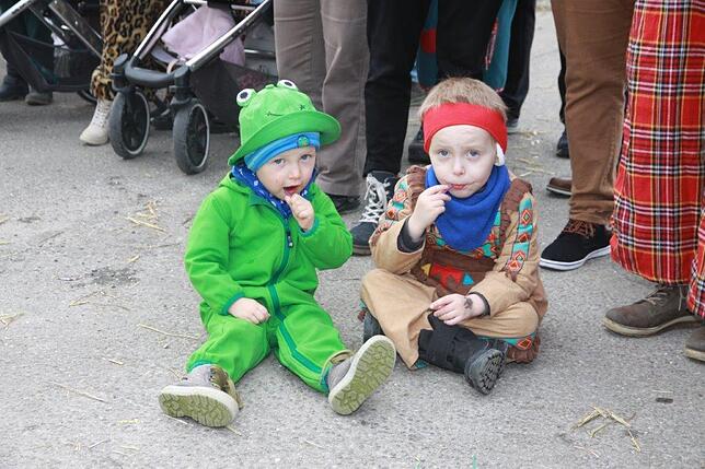 Bild 13: Premiere: Erster Kinderzunftmeisterempfang und Umzug der Narren am Bodensee