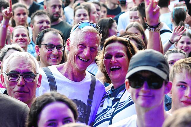 Bild 7: Fäaschtbänkler begeistern 5000 Fans beim letzten Schloss Salem Open Air – Die besten Bilder!