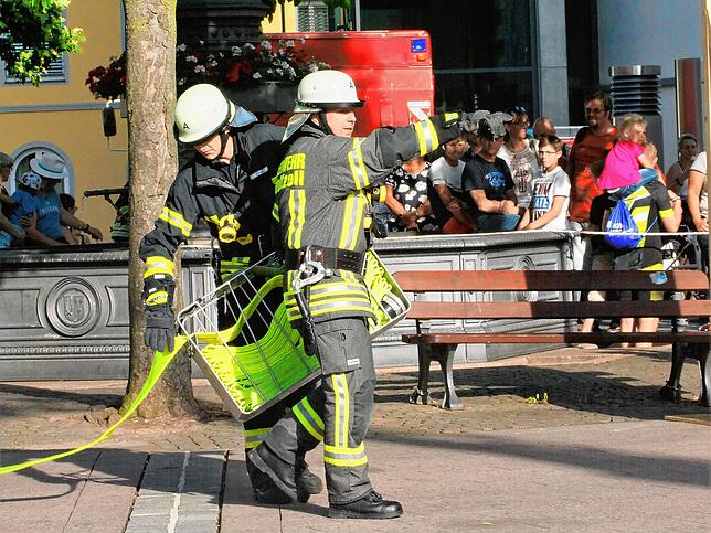 Bild 20: Bilder von der Schauübung der Feuerwehr und der Rettungsdienste auf dem Radolfzeller Marktplatz