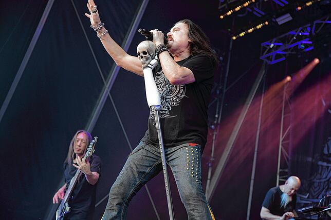 Statt auf dem Berg spielen Dream Theater 2019 auf dem Rathausplatz.