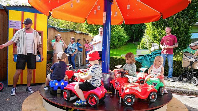 Bild 26: Albbrucker Dorffest: Ausgelassene Stimmung, zahlreiche Besucher und buntes Programm.