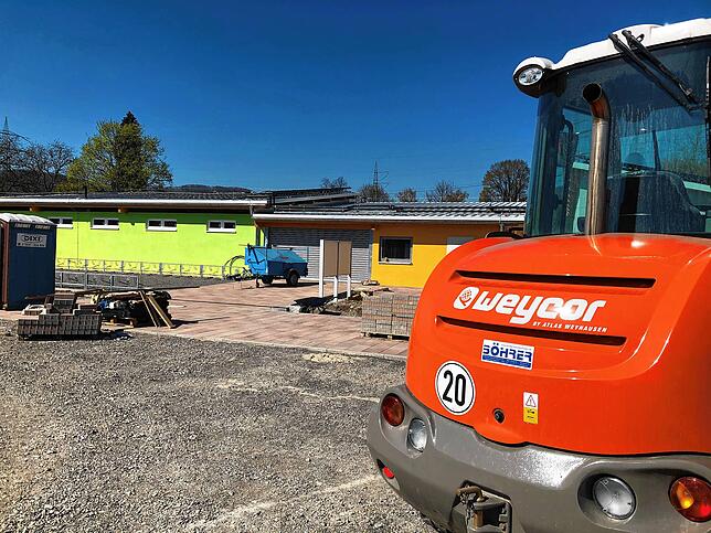 Die Sanierung des Freibads Tiengen ist fast abgeschlossen. Letzte Arbeiten finden im neuen Eingangsbereich statt.