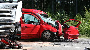 Bild : 22-jähriger Fahrer stirbt bei schwerem Unfall zwischen Dunningen und Schramberg