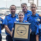 Mitarbeiter der Kantonspolizei Zürich erhielten auch dieses Jahr den Skytrax-Award in der Kategorie „Best Airport Security ...