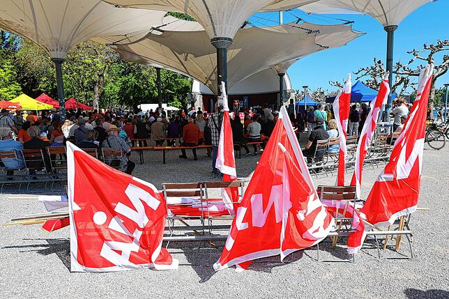 Bild 13: 1. Mai in Konstanz: So bunt war der Protest am Bodenseeufer – mit Reden und Kundgebung