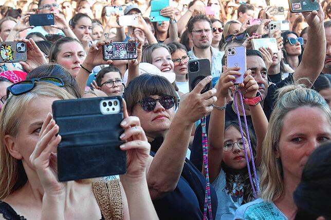 Bild 28: 1500 Fans feiern Sophia beim Sound Beach Festival