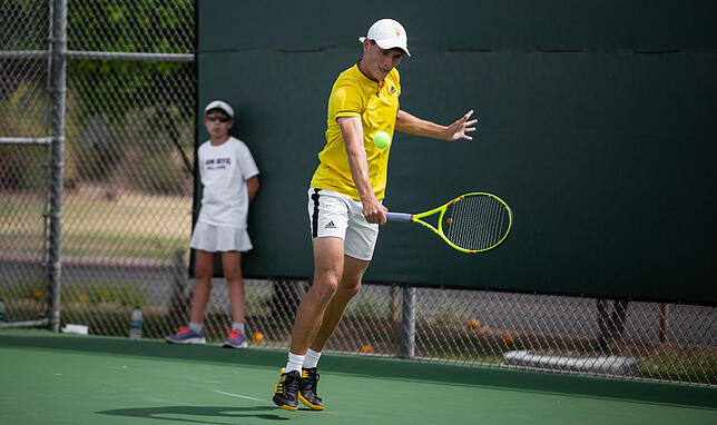 Konzentriert: Tim Rühl aus Tiengen studiert seit eineinhalb Jahren in den USA und spielt Tennis für das Team der Arizona State ...