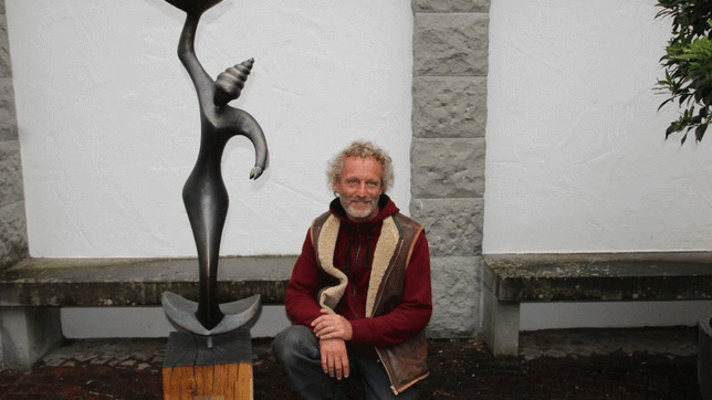 Drei der fünf Künstler der Ausstellung &bdquo;Kunst im Schlosshof.&ldquo;