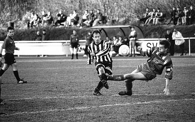 Deftig: Mit 0:9 verlor Patrick Kromer (rechts) mit dem FC Birkendorf am 29. November 1997 bei Michael Spindler mit dem SV 08 Laufenburg.