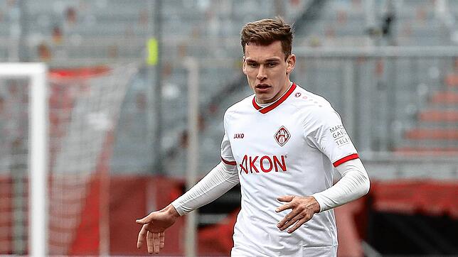 Der gebürtige Pfullendorfer Marius Wegmann spielt in der Innenverteidigung bei den Würzburger Kickers, mit denen er auf Platz eins in ...
