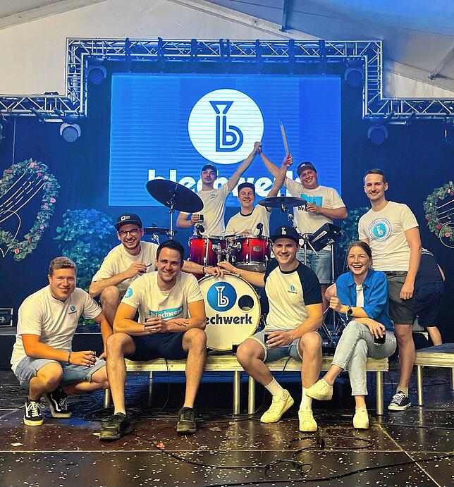 Pop, Hip-Hop & Dance mit der Brassband blechwerk gibt es am Samstag von 19 bis 21 Uhr auf der Bühne am Marktplatz.
