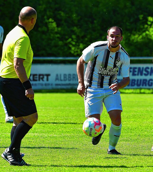 Wichtiges Tor: Noch vor der Pause gelang Lukas Schmeller das 3:1 für den FC Wittlingen beim 6:1-Derbysieg seiner Elf in Hauingen.
