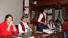 Trotz des Umbaus der Kirchtalhalle verkündet der Narrenvorstand in Kirchen-Hausen eine tolle Fasnacht 2025 (von links): Säckelmeister ...
