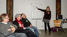 Ulrike Thrien (r.) leitete den Helfer-Workshop (v.l.): Bruno Dreher, Reinhard Fitzel und Richard Hunsicker.